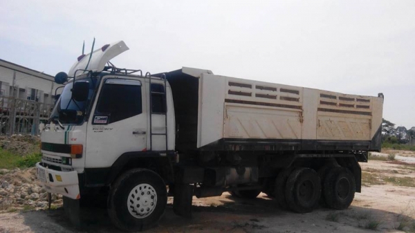 ขายด่วน !!! รถสิบล้อ Isuzu 240 rocky สภาพพร้อมใช้งาน  เจ้าของขายเอง