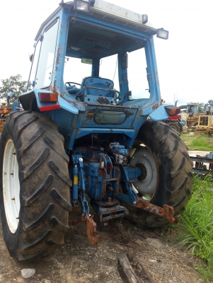 ขายรถไถ Ford 8210