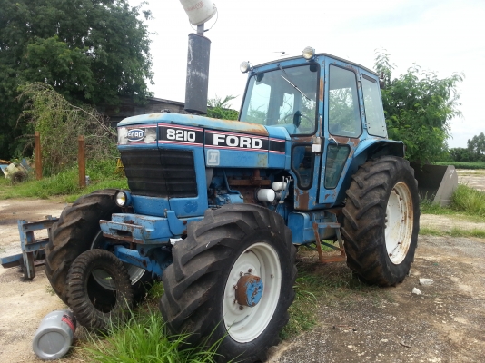 ขายรถไถ Ford 8210