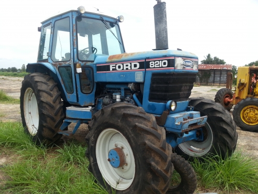 ขายรถไถ Ford 8210
