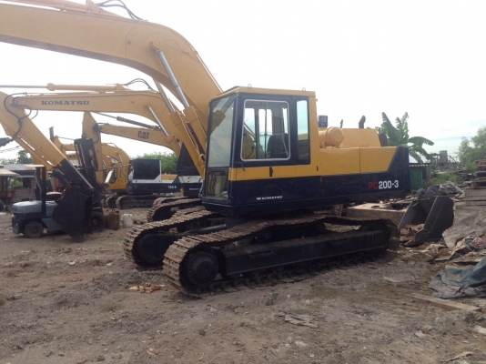 ขายรถแมคโครPC200-3 สภาพพร้อมใช้ สนใจติดต่อคุณบอย 085-156-2314