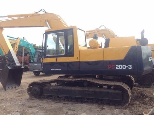 ขายรถแมคโครPC200-3 สภาพพร้อมใช้ สนใจติดต่อคุณบอย 085-156-2314