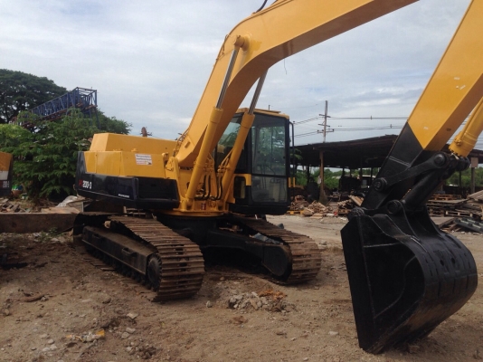 ขายรถแมคโครPC200-3 สภาพพร้อมใช้ สนใจติดต่อคุณบอย 085-156-2314