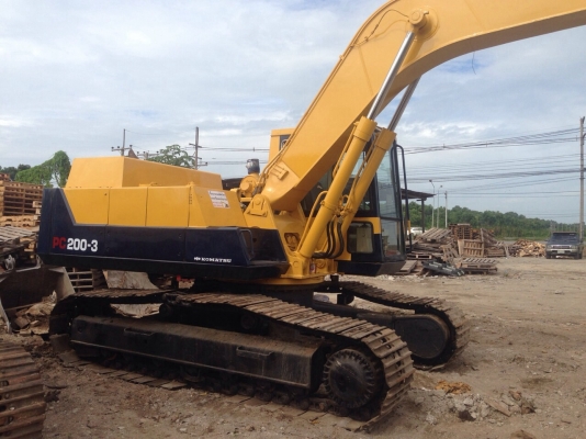 ขายรถแมคโครPC200-3 สภาพพร้อมใช้ สนใจติดต่อคุณบอย 085-156-2314