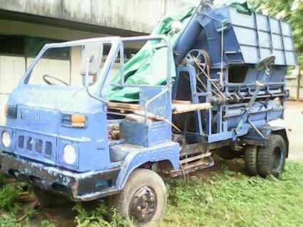 รถนวดข้าว6 ล้อคันซีหน้า5เครื่องHino et130 ตู้7ฟุต 3พัดลม