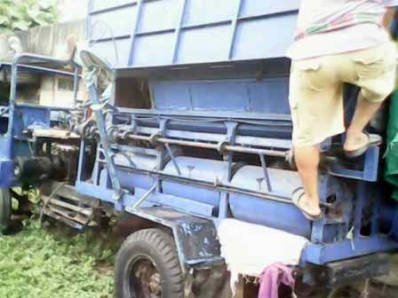 รถนวดข้าว6 ล้อคันซีหน้า5เครื่องHino et130 ตู้7ฟุต 3พัดลม