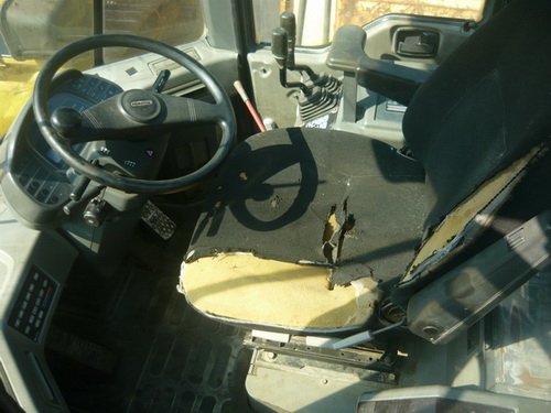 รถตักล้อยาง 3 คิว Komatsu WA300-3E รถเก่านอก ยังไม่เคยผ่านการใใช้งานในไทย 100\%