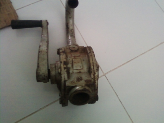 ขาย ตัวปั่นน้ำมันออกจากถัง สามารถแปลงใส่ท่อส้นยาวได้ตามใจชอบ เป็นปั้ม ราคา 350 บาท ไม่รวมค่าส่ง