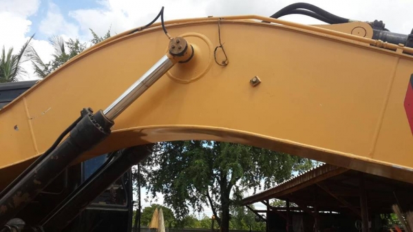 รถแบคโฮ CAT 320 V2 รถสวยเนี๊ยบ ใช้งานดี มีทะเบียนครบ ราคาต่อรองได้.