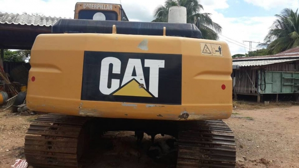 รถแบคโฮ CAT 320 V2 รถสวยเนี๊ยบ ใช้งานดี มีทะเบียนครบ ราคาต่อรองได้.