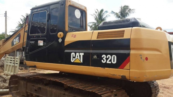 รถแบคโฮ CAT 320 V2 รถสวยเนี๊ยบ ใช้งานดี มีทะเบียนครบ ราคาต่อรองได้.