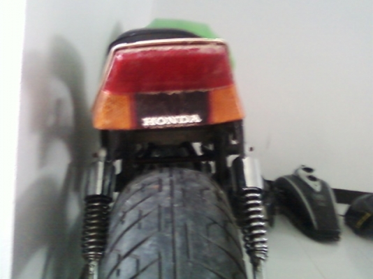 ขายไฟท้ายของhonda cbx 400cc  ราคา 550 บาท หรือเหมาทั้งคันนี้ แค่ 8500 บาท