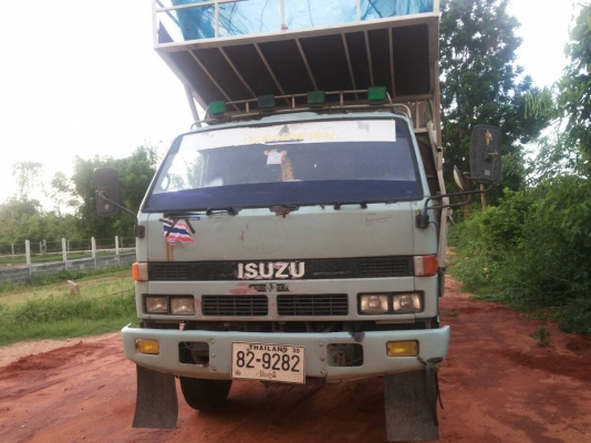 รถบรรทุก 6 ล้อกลาง