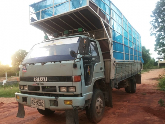 รถบรรทุก 6 ล้อกลาง