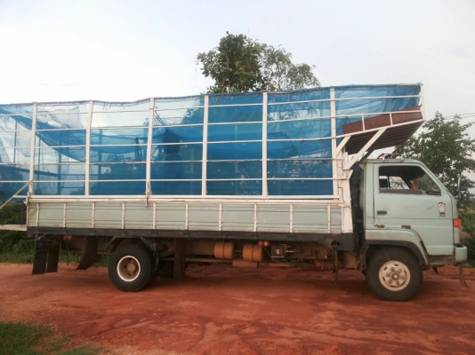 รถบรรทุก 6 ล้อกลาง