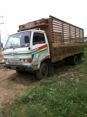 ขายด่วน รถหกล้อ สภาพมือสองพร้อมใช้งาน ขายด่วน รถหกล้อ สภาพมือสองพร้อมใช้งาน