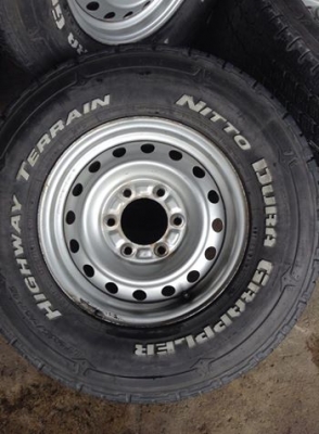 ล้อพร้อมยาง  ขอบ15/6รู กว้าง6.5 พร้อมยาง235/75R15 ยางNitto ปี08 ดอกหนาๆยางไม่กะด้าง