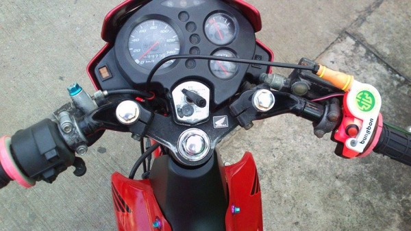 โซนิคสตาร์ทมือ ปี48 สภาพสวยเครื่องดี ทะเบียนเต็ม เอกสารพร้อมโอน