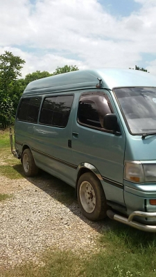 รถตู้หลังคาสูง