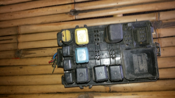 กล่องฟิวข้างซ้ายตัวล่างพร้อมรีเลยพร้อมรีเลยสิงไฮเทค