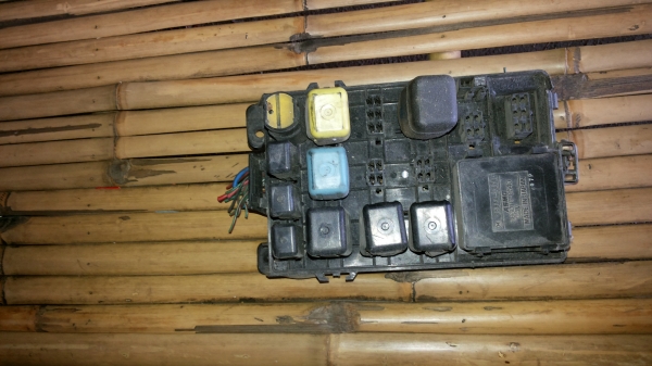 กล่องฟิวข้างซ้ายตัวล่างพร้อมรีเลยพร้อมรีเลยสิงไฮเทค