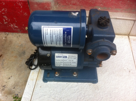 ปั๊มน้ำอัตโนมัติ LUCKY PRO ขนาด 180 วัตต์ ดูดไดเลึก 9 ม. ส่งได้สูง 32 ม.อัตราการไหล 40ลิตร/นาที