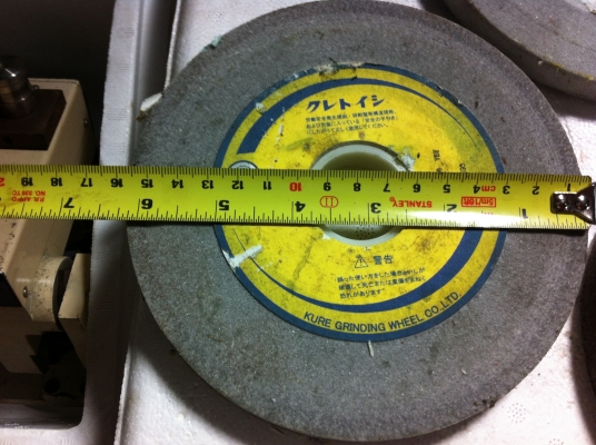 หินเจียร์ขาวยี่ห้อ KGW แบบละเอียดขนาดโตประมาณ 6 นิ้ว ของญี่ปุ่น