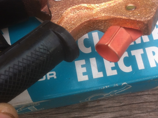 ปากคีมสายกาว TYSUN ขนาด 300 A. ส่วนมือจับเป็นพลาติกไฟไม่ดูด คีบกาวแน่น ทำให้ไฟเดินได้ดี ไฟไม่อาร์ค งานเชื่อมก็จะสวย ทำจากทองแดง (มี 5 อัน) ปากคีมสายกาว TYSUN ขนาด 300 A. ส่วนมือจับเป็นพลาติกไฟไม่ดูด คีบกาวแน่น ทำให้ไฟเดินได้ดี ไฟไม่อาร์ค งานเชื่อมก็จะสวย ทำจากทองแดง (มี 5 อัน)