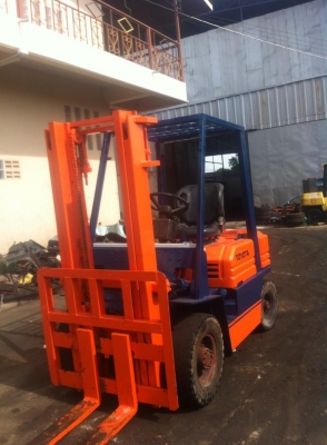 ขายด่วนน!! TOYOTA รุ่น 5 FD20 เสา 3 เมตร เกียร์ Manual