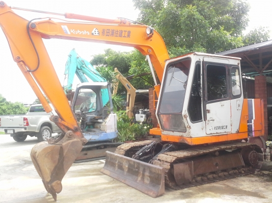 ขายรถแบคโฮ   HITACHI   UH 025-7   เท่า   PC  60  รถสวย  พร้องใช้งาน  ราคาไม่แพงเครื่องดี ปั้มแรง เองแน่น  แทรกสวยเต็ม  มีเอกสารแจ้งจำหน่วย