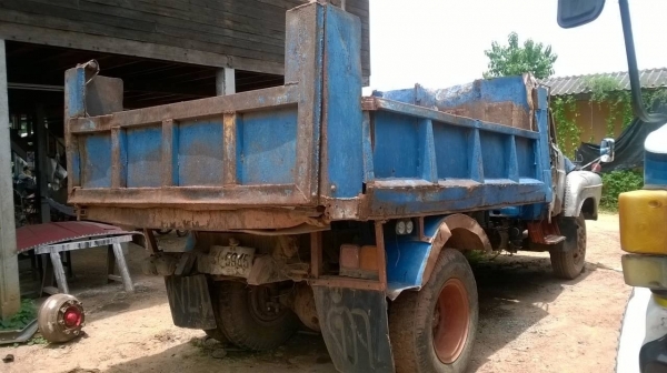 ขาย 6 ล้อหัวยาวดั้ม  เครื่อง 6BF1 185 แรงม้า คัสซีสวย เฟืองท้าย FUSO พวงมาลัยพาวเวอร์ ทะเบียนพร้อมโอน ราคาต่อรองได้