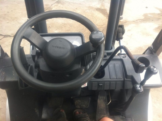 ขายด่วนน!! NISSAN รุ่น L02 FD20 เสา 3 เมตร เกียร์ Manual