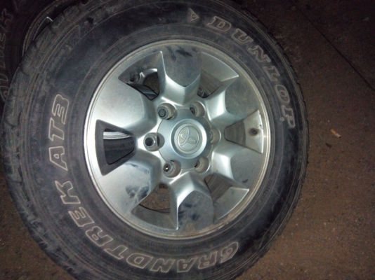 ขายแม็กซ์ขอบ15" 6รูพร้อมยางใหญ่ ราคาถูกๆ