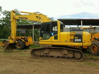 ขายครับ แม็คโค KOMATSU 200 - 8 สวยครับ ไฟฟ้าครบ เอวแน่น โซ่เต็ม ใช้งาน 3xxx ชั่วโมง ออกมาได้ 2 ปี เองครับ