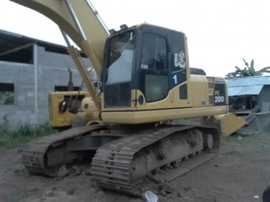ขายครับ แม็คโค KOMATSU 200 - 8 สวยครับ ไฟฟ้าครบ เอวแน่น โซ่เต็ม ใช้งาน 3xxx ชั่วโมง ออกมาได้ 2 ปี เองครับ