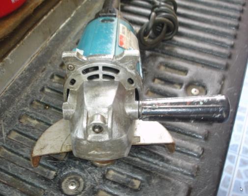 ขายเครื่องเจียรไฟฟ้า 7 นิ้ว 1800 วัตต์ Makita รุ่น 9607NB