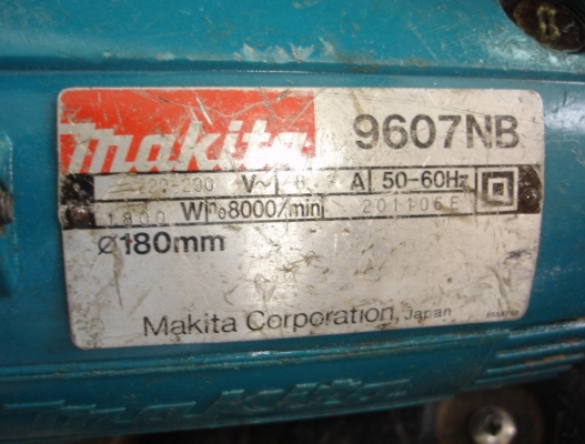 ขายเครื่องเจียรไฟฟ้า 7 นิ้ว 1800 วัตต์ Makita รุ่น 9607NB