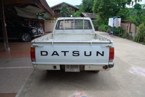 datsun 720 ช่วงสั้น รถมือเดียว สีขาว
