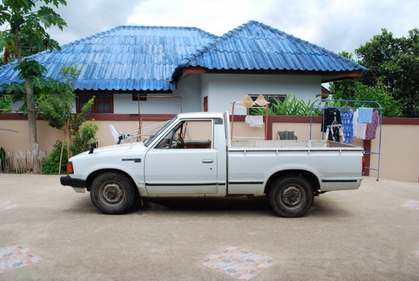 datsun 720 ช่วงสั้น รถมือเดียว สีขาว