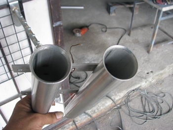 ที่เกาะมอเตอร์ไกด์ กับ กระบอกปักคัน ที่เกาะมอเตอร์ไกด์ กับ กระบอกปักคัน