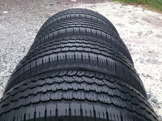 ขายยางBFGoodrich Long trail 265/60R18 MADE IN U.S.A ยางปี11 ดอกยางนิ่มลึกเท่ากัน(สภาพ90\%)สวยๆ จำนวน 1 ชุด