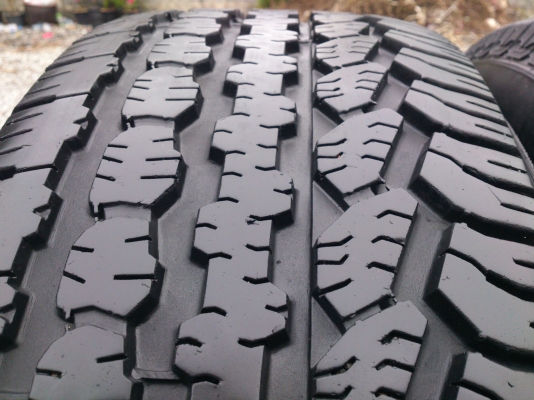 ขายยางBFGoodrich Long trail 265/60R18 MADE IN U.S.A ยางปี11 ดอกยางนิ่มลึกเท่ากัน(สภาพ90\%)สวยๆ จำนวน 1 ชุด