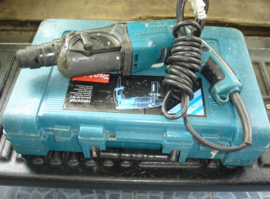 ขายสว่านโรตารี่ 3 ระบบ Makita รุ่น HR 2470 F (780w.)