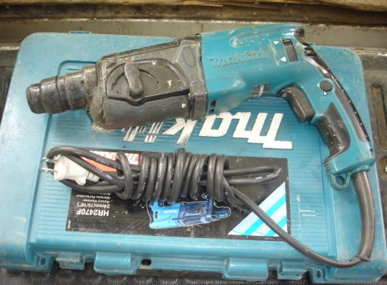 ขายสว่านโรตารี่ 3 ระบบ Makita รุ่น HR 2470 F (780w.)