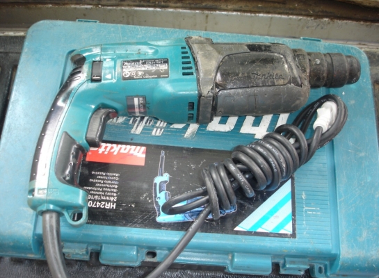 ขายสว่านโรตารี่ 3 ระบบ Makita รุ่น HR 2470 F (780w.)