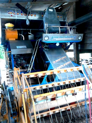 รับคนขับรถเกี่ยวข้าวนาปี ศรีสะเกษ    0862599316