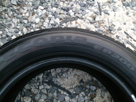 ขายยางBridcestone Ecopia EP200  205/55R16 ยางสัปดาห์ที่29ปี13 ดอกยางสดนิ่มลึกเท่ากันไม่มีปะไม่กินข้างดอกเต็ม(สภาพยาง95\%) จำนวน 1 ชุด