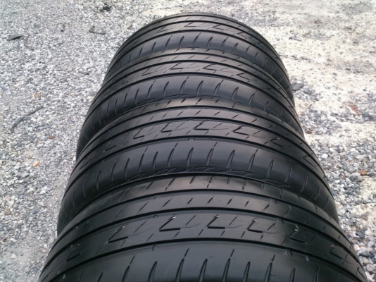 ขายยางBridcestone Ecopia EP200  205/55R16 ยางสัปดาห์ที่29ปี13 ดอกยางสดนิ่มลึกเท่ากันไม่มีปะไม่กินข้างดอกเต็ม(สภาพยาง95\%) จำนวน 1 ชุด