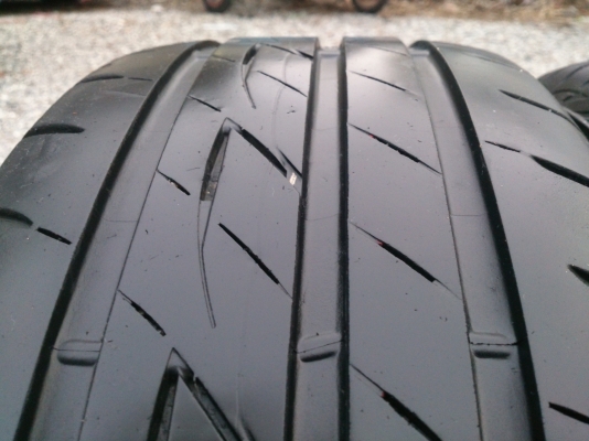ขายยางBridcestone Ecopia EP200  205/55R16 ยางสัปดาห์ที่29ปี13 ดอกยางสดนิ่มลึกเท่ากันไม่มีปะไม่กินข้างดอกเต็ม(สภาพยาง95\%) จำนวน 1 ชุด