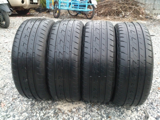 ขายยางBridcestone Ecopia EP200  205/55R16 ยางสัปดาห์ที่29ปี13 ดอกยางสดนิ่มลึกเท่ากันไม่มีปะไม่กินข้างดอกเต็ม(สภาพยาง95\%) จำนวน 1 ชุด